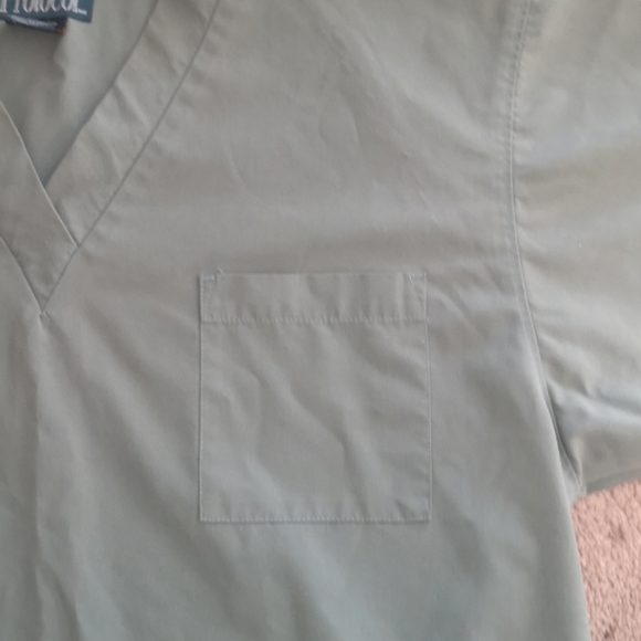 ❤️ Green Scrub Top Med 40 NWOT - Picture 3 of 10